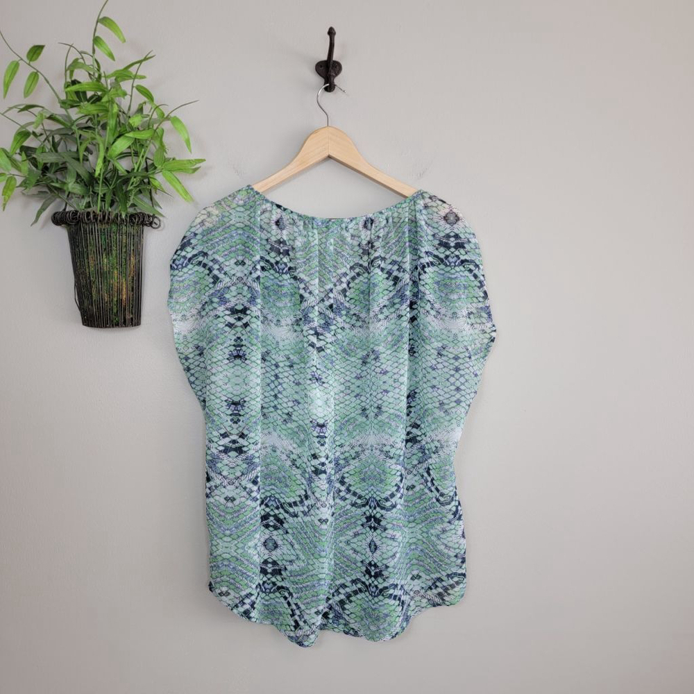 Cabi #746 Sheer Darby Snake Print Cap Sleeve V Neck Blouse Top Beachy Shirt L - Picture 8 of 10